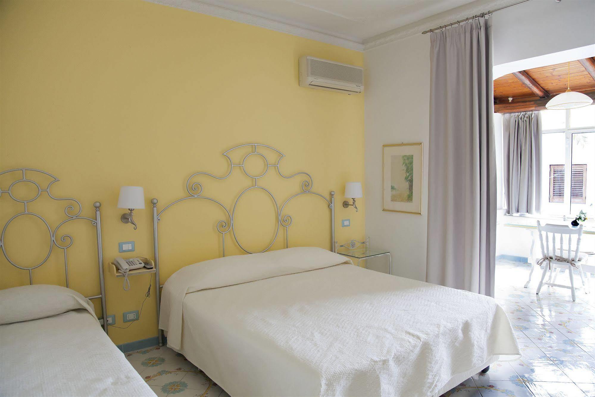 Hotel Residence Mendolita Lipari  Exteriör bild