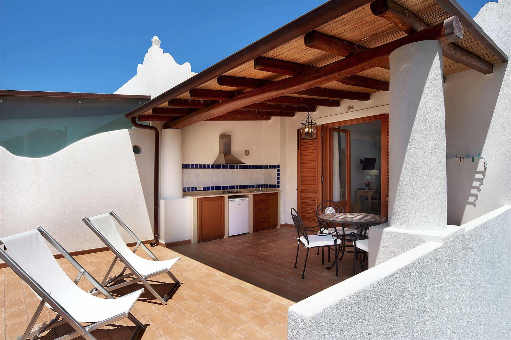Hotel Residence Mendolita Lipari  Exteriör bild