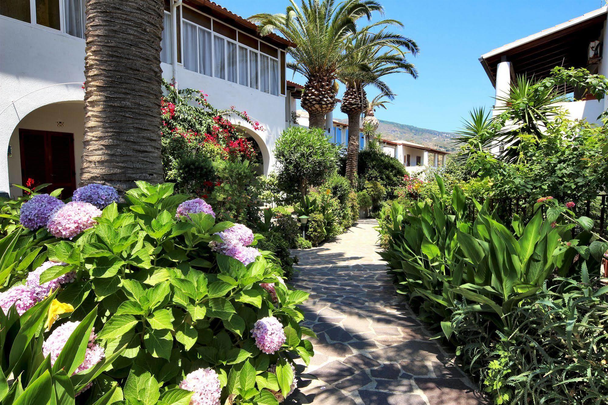 Hotel Residence Mendolita Lipari  Exteriör bild